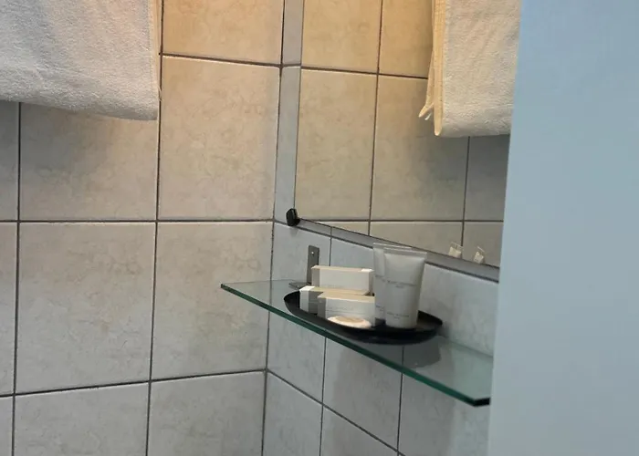 Sa Pogledom Na Pensión 3*